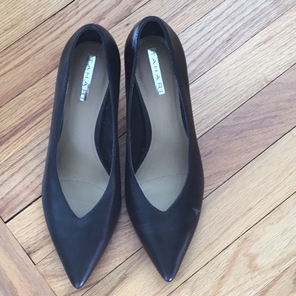 Tahari Black Pump - Picture 2 of 4